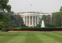 PLAINTE TRUMP : 15 MILLIARDS DE DOLLARS DEMANDES AU NEW YORK TIMES