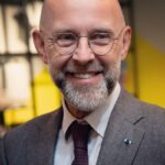 16/12/2025 – C TOUT COM’ – COMMUNICATION : COMMENT FAIRE LE TRI ENTRE TENDANCES, IDEES REÇUES ET CLICHES ?